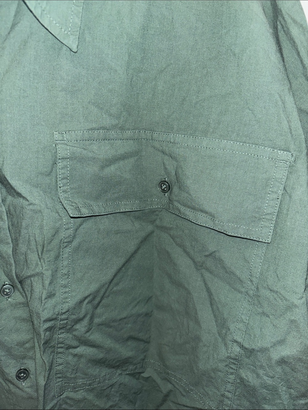Lightweight Button-Up Top - Picture 4 of 7